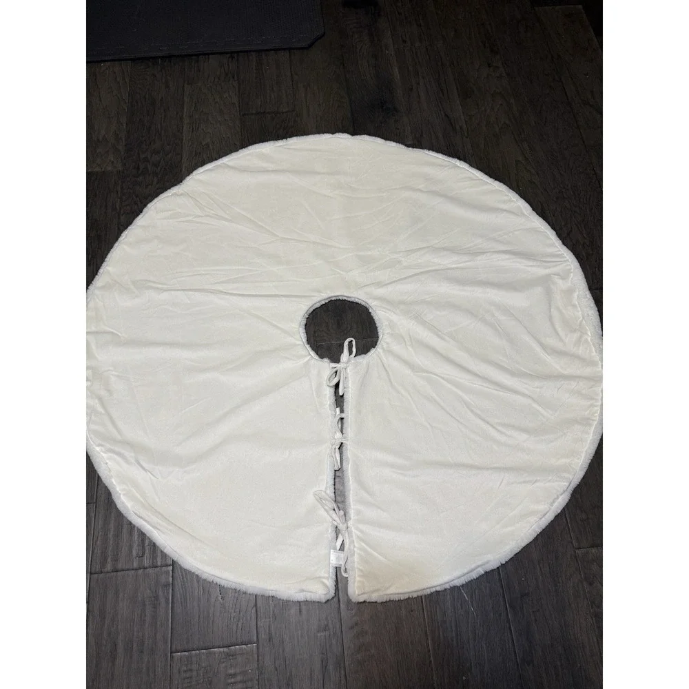 Nordstrom Faux Fur Christmas Tree Cream Super Soft Tie Closure NWOT